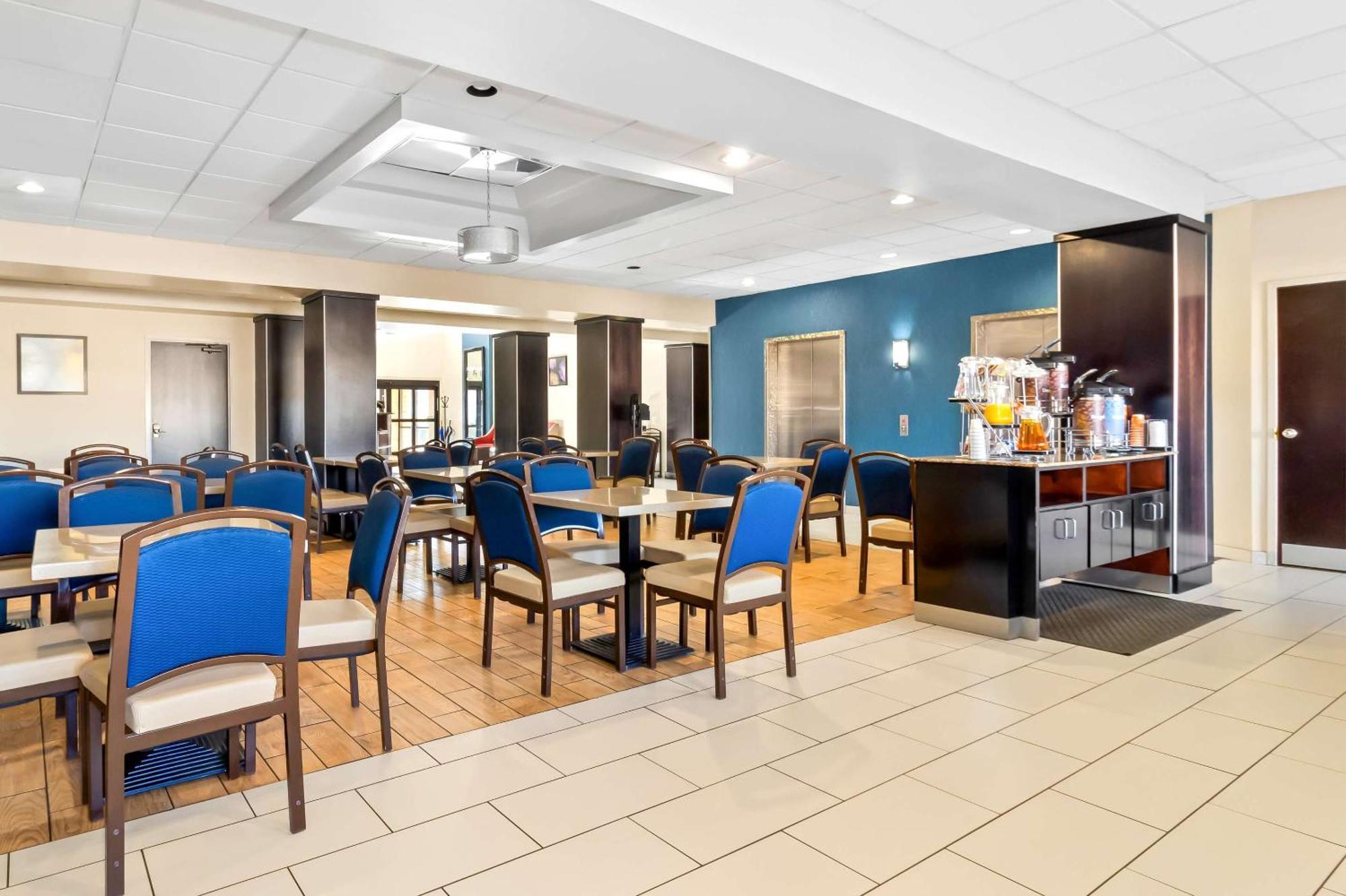 Comfort Suites Лъмбъртън Екстериор снимка
