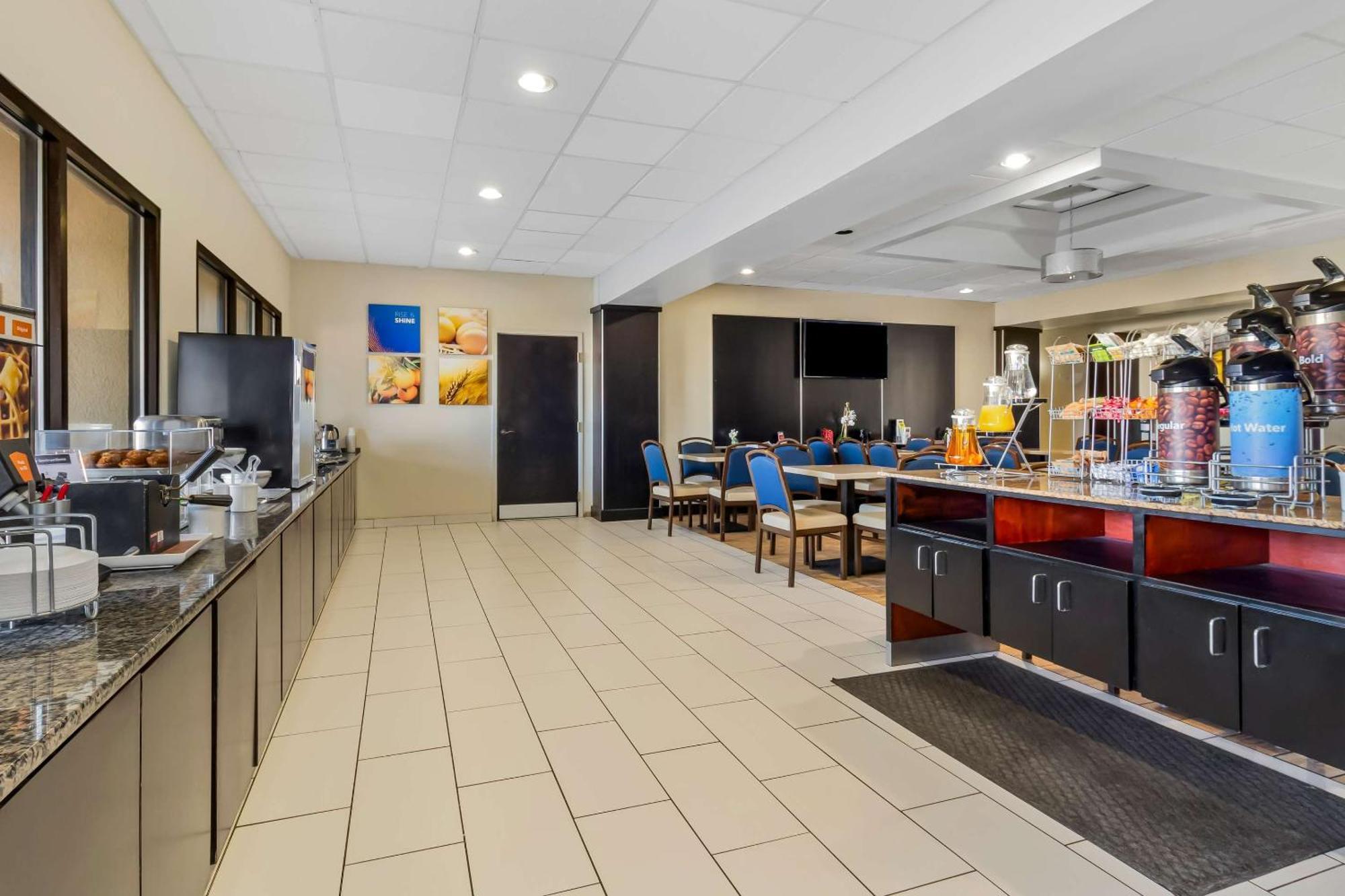Comfort Suites Лъмбъртън Екстериор снимка