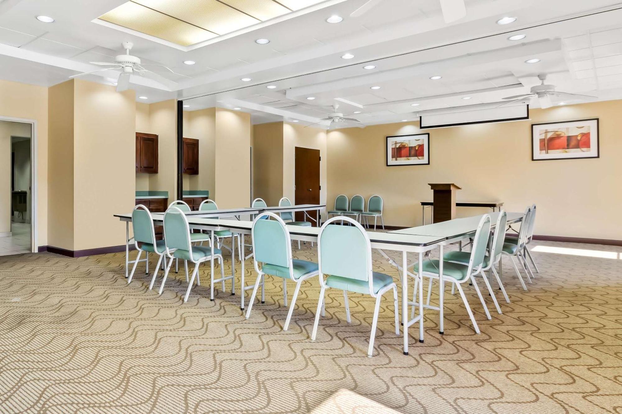 Comfort Suites Лъмбъртън Екстериор снимка