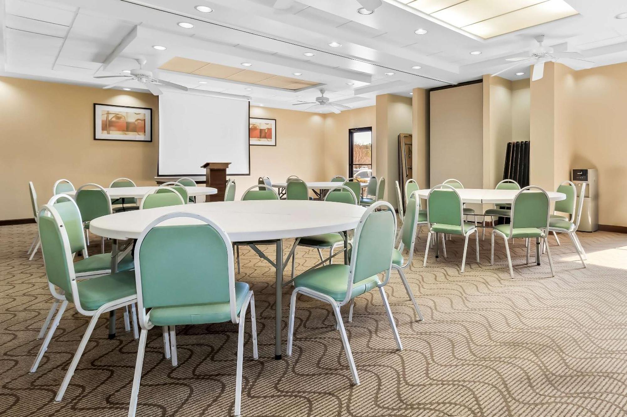Comfort Suites Лъмбъртън Екстериор снимка