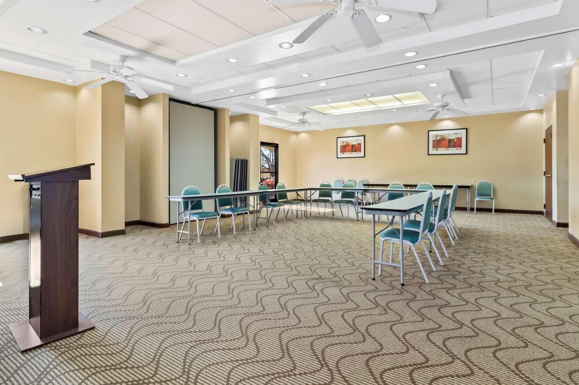 Comfort Suites Лъмбъртън Екстериор снимка