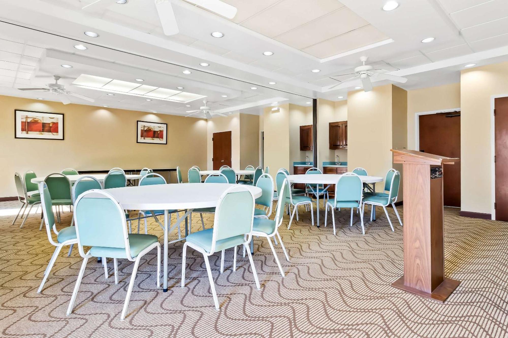 Comfort Suites Лъмбъртън Екстериор снимка