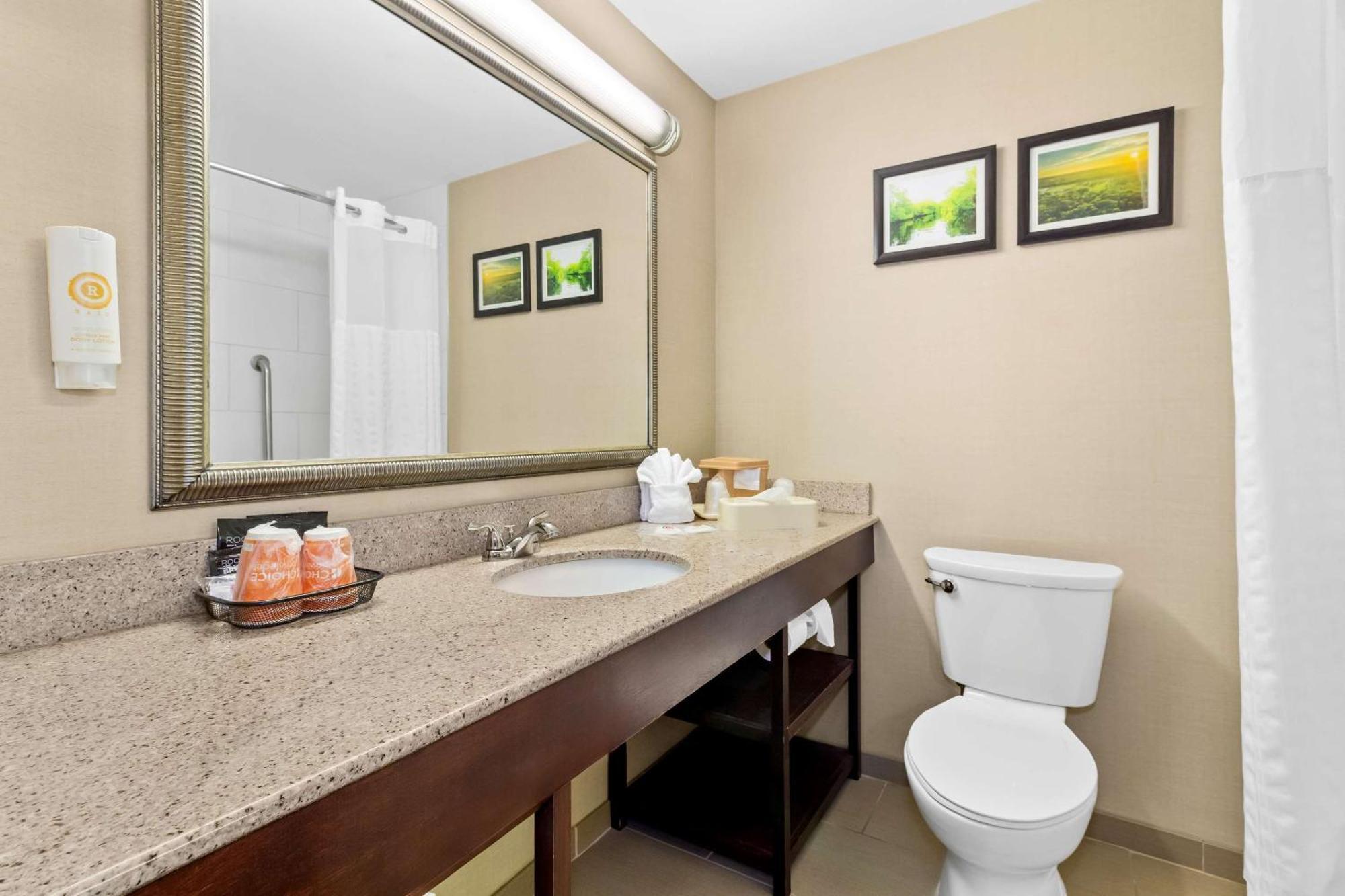 Comfort Suites Лъмбъртън Екстериор снимка