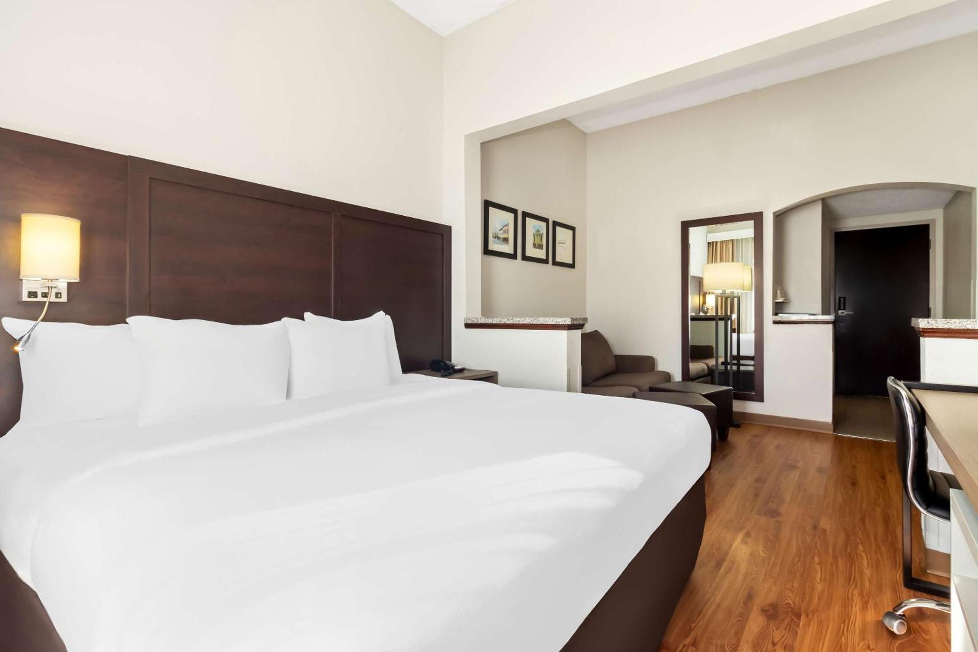 Comfort Suites Лъмбъртън Екстериор снимка