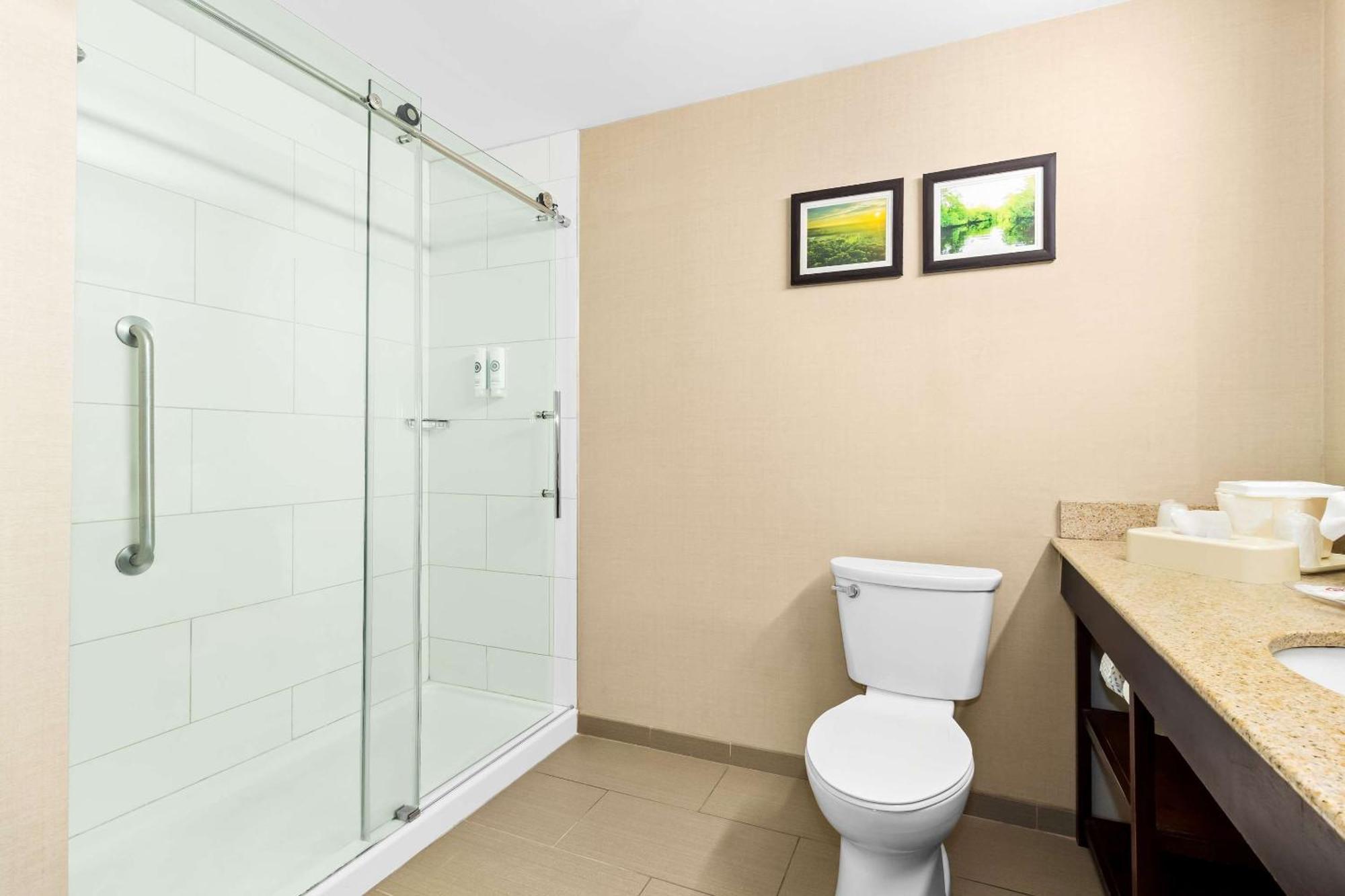 Comfort Suites Лъмбъртън Екстериор снимка