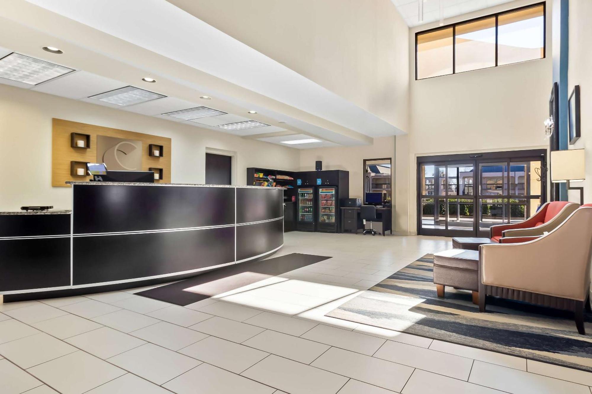 Comfort Suites Лъмбъртън Екстериор снимка